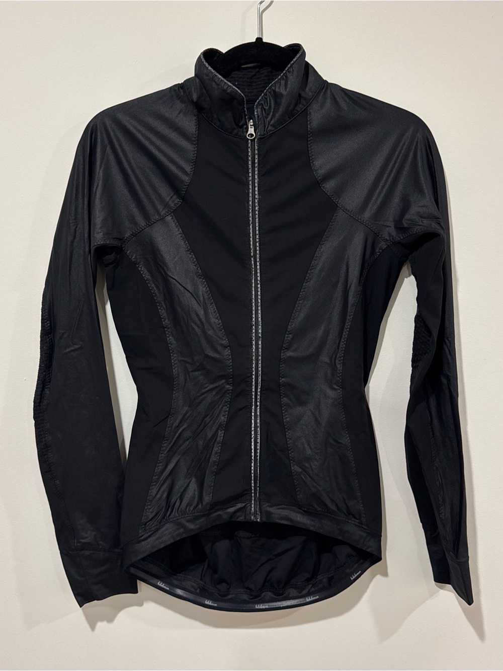 Lululemon black long sleeve top jacket size 4 liquid leather w/ pockets zipper